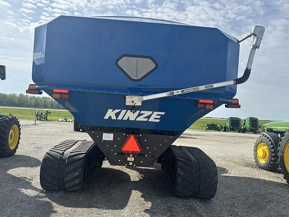 Image of Kinze 1105 equipment image 4