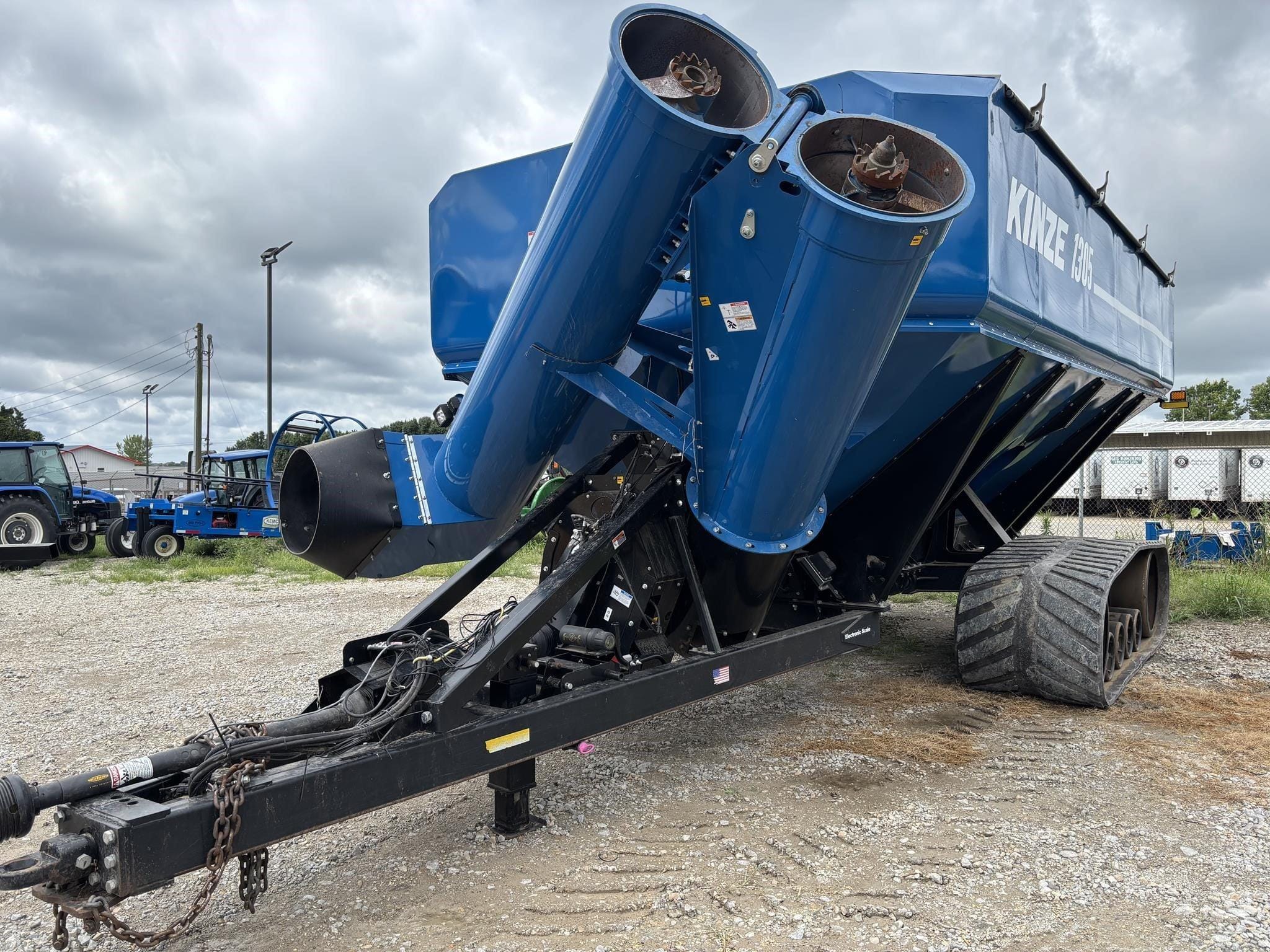 2021 Kinze 1305 Equipment Image0