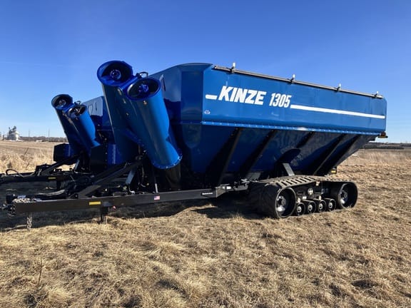 2021 Kinze 1305 Equipment Image0