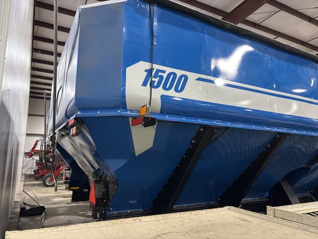 Image of Kinze 1500 equipment image 1
