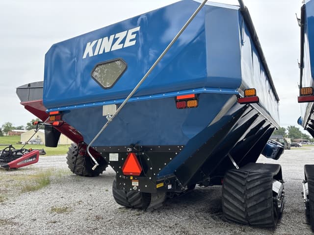 Image of Kinze 1500 equipment image 2