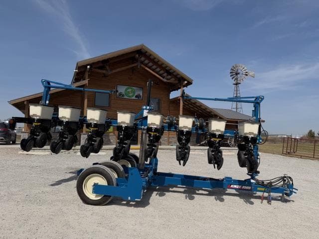 Image of Kinze 3505 equipment image 1