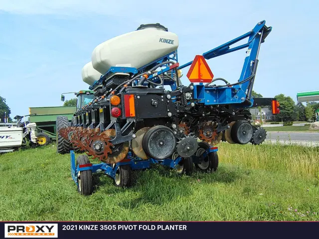 Image of Kinze 3505 equipment image 3