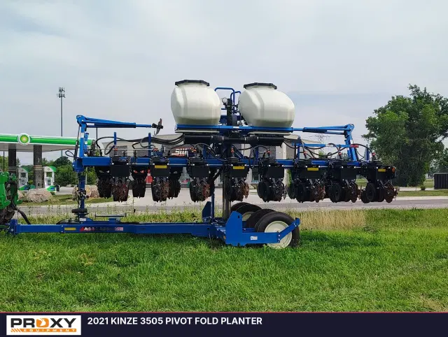 Image of Kinze 3505 equipment image 1