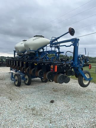 Image of Kinze 3605 equipment image 2