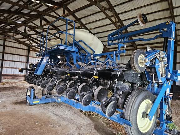 Image of Kinze 3605 equipment image 1