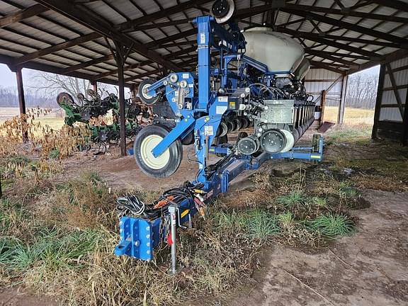 Image of Kinze 3605 equipment image 2