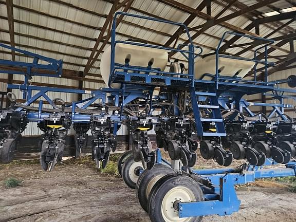 Image of Kinze 3605 equipment image 4