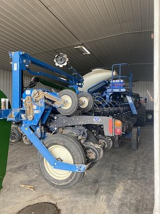 Image of Kinze 3605 equipment image 3