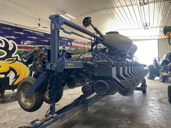 Image of Kinze 3605 equipment image 1