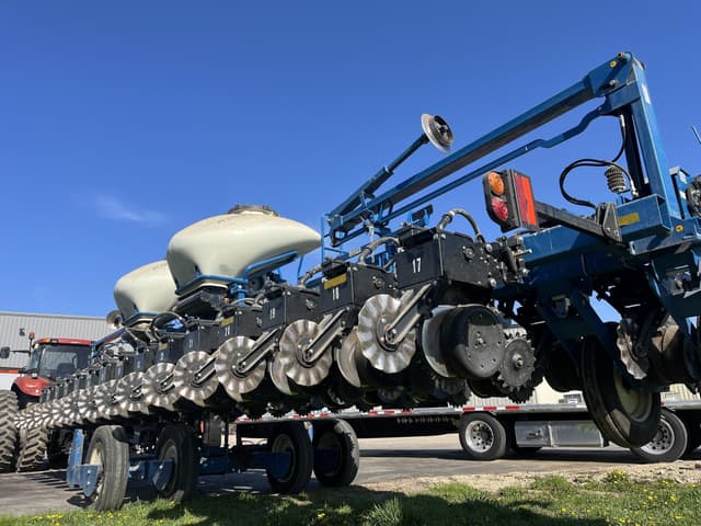 Image of Kinze 3605 equipment image 2