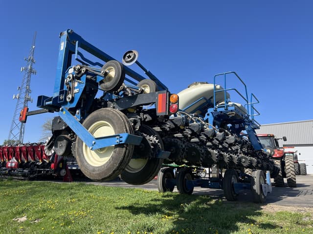 Image of Kinze 3605 equipment image 3