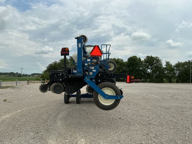 Image of Kinze 3605 equipment image 3