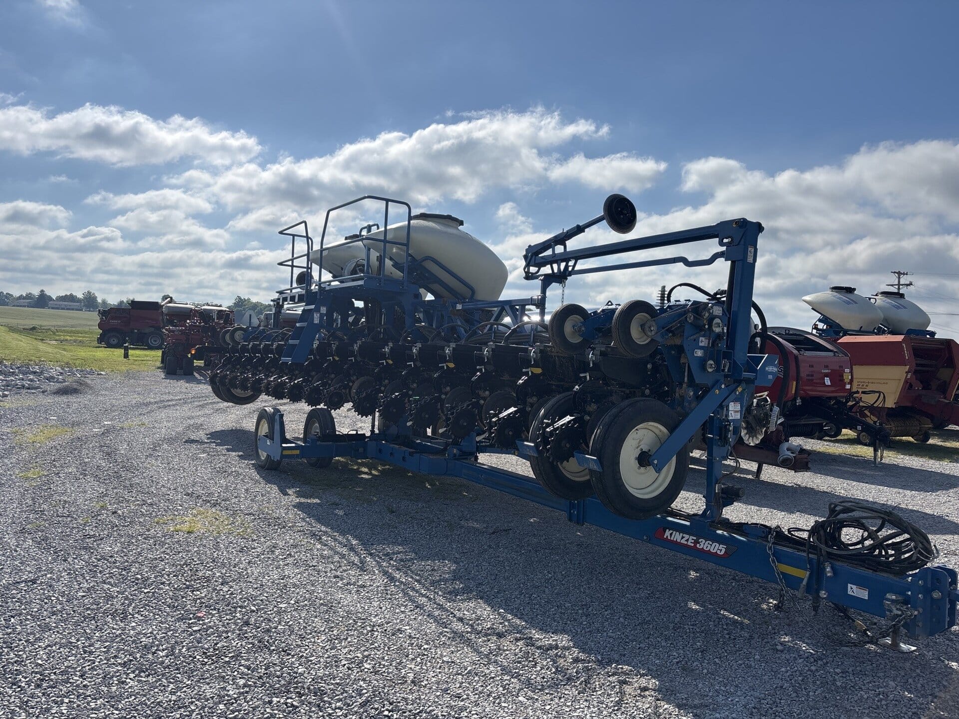 2021 Kinze 3605 Equipment Image0