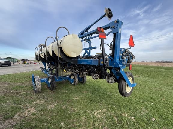 Image of Kinze 3605 equipment image 4