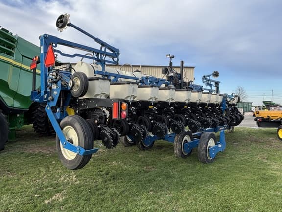 Image of Kinze 3605 equipment image 2