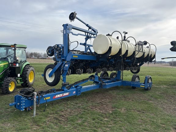 2021 Kinze 3605 Equipment Image0