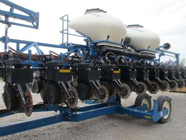 Image of Kinze 3605 equipment image 2