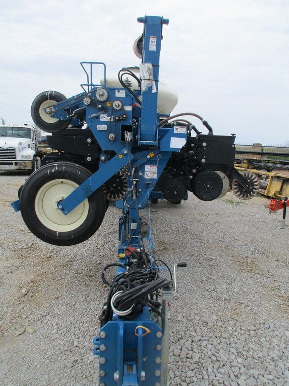 2021 Kinze 3605 Equipment Image0