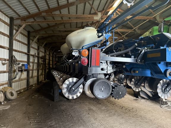 Image of Kinze 3665 equipment image 1