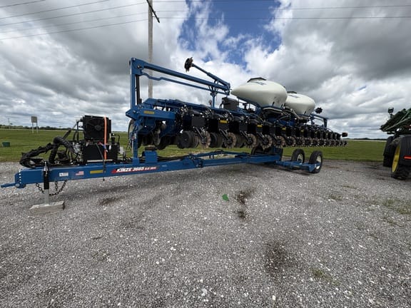 2021 Kinze 3665 Equipment Image0