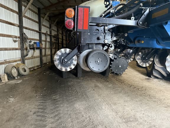 Image of Kinze 3665 equipment image 2