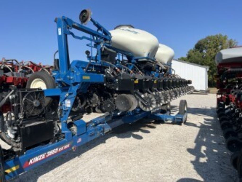 2021 Kinze 3665 Equipment Image0