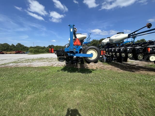 Image of Kinze 3665 equipment image 3