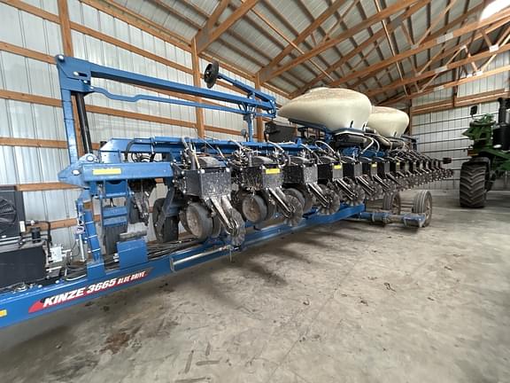 Image of Kinze 3665 equipment image 1