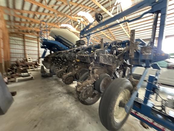 Image of Kinze 3665 equipment image 3