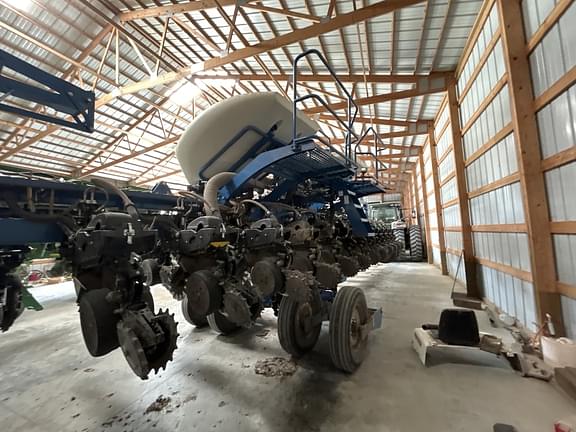 Image of Kinze 3665 equipment image 4