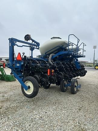 Image of Kinze 3665 equipment image 2