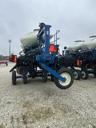 Image of Kinze 3665 equipment image 2