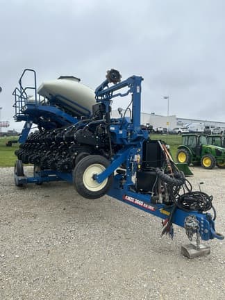 Image of Kinze 3665 equipment image 4