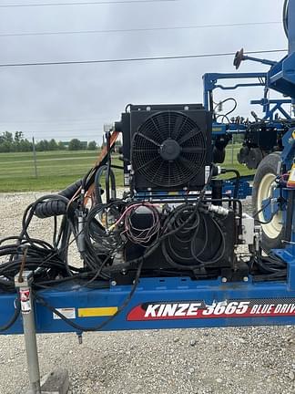 Image of Kinze 3665 equipment image 4