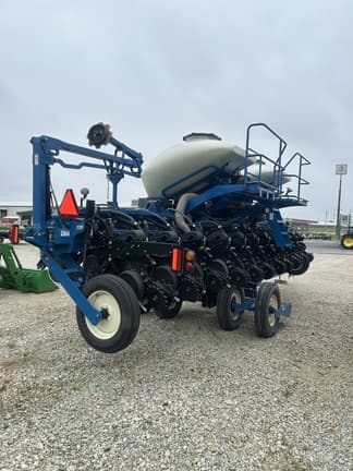 Image of Kinze 3665 equipment image 3