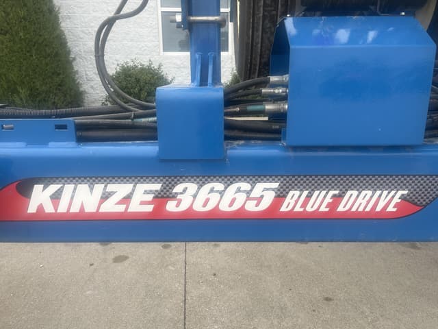 Image of Kinze 3665 equipment image 3