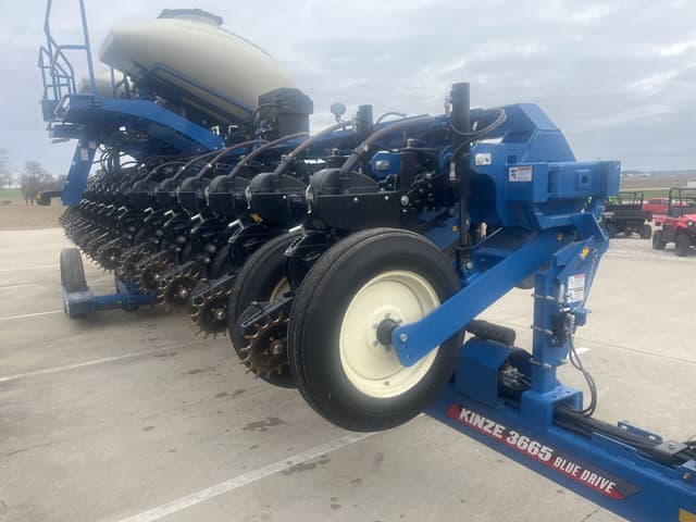 Image of Kinze 3665 equipment image 1