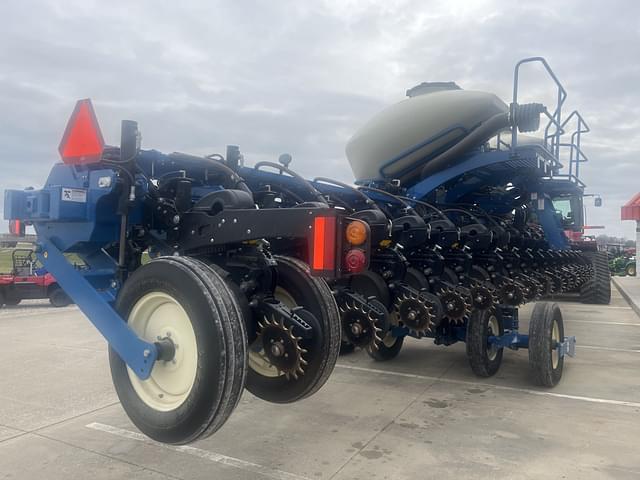 Image of Kinze 3665 equipment image 2