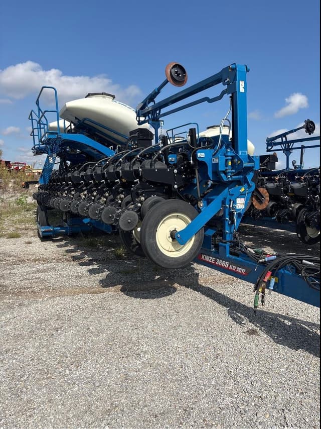 Image of Kinze 3665 equipment image 1