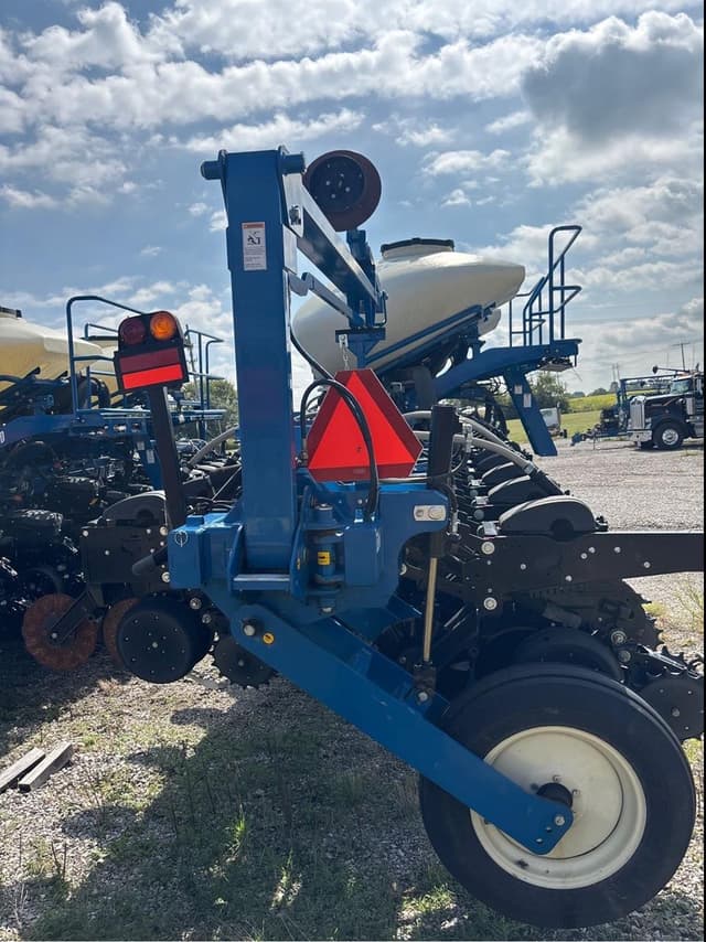 Image of Kinze 3665 equipment image 4