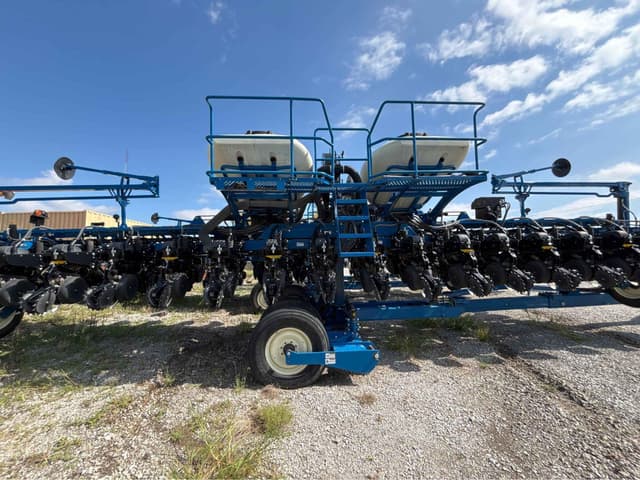 Image of Kinze 3665 equipment image 2