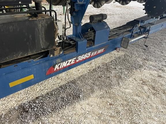 Image of Kinze 3665 equipment image 4