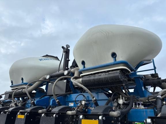 Image of Kinze 3665 equipment image 3