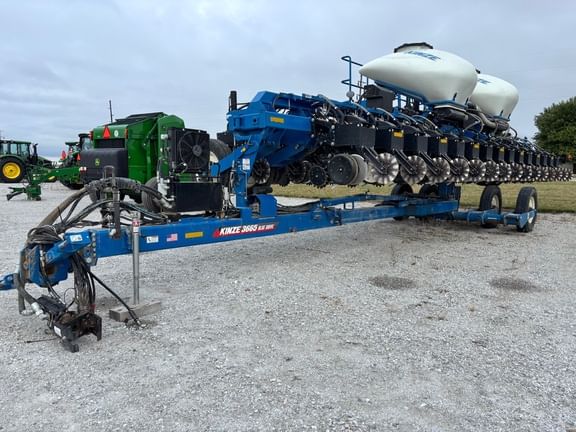 2021 Kinze 3665 Equipment Image0