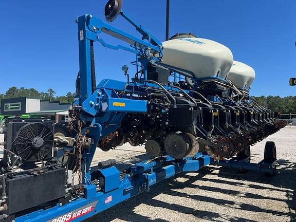 Image of Kinze 3665 equipment image 1