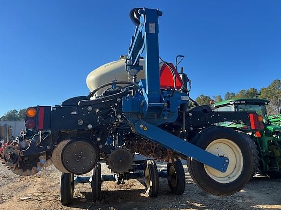 Image of Kinze 3665 equipment image 2