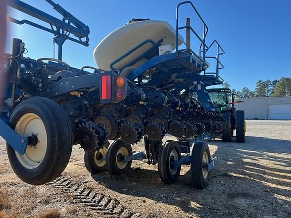 Image of Kinze 3665 equipment image 4