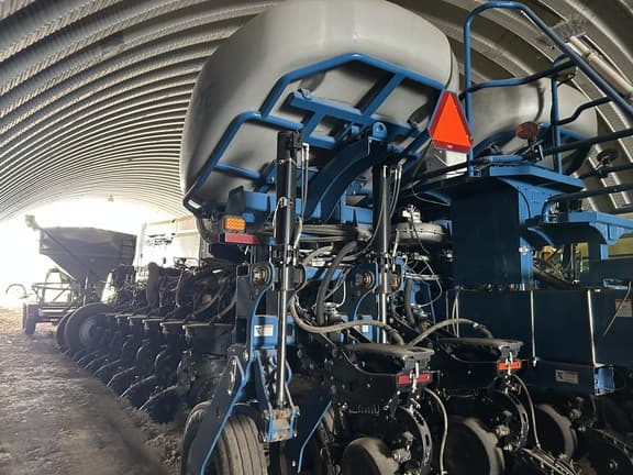Image of Kinze 4905 equipment image 3