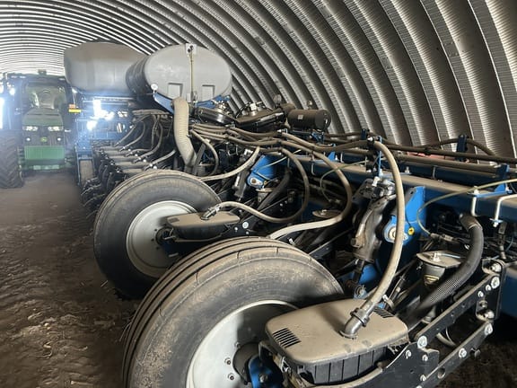 2021 Kinze 4905 Equipment Image0